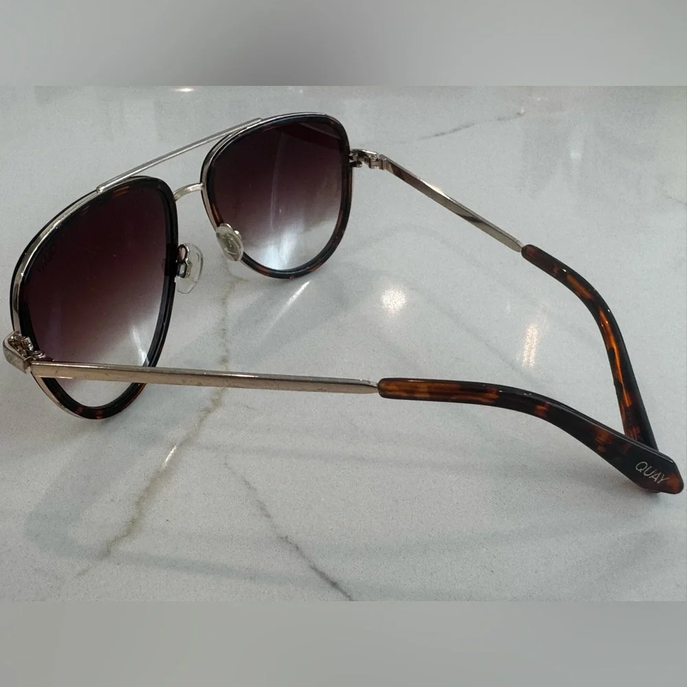Quay All In Aviator Sunglasses with Tortoiseshell & Gradient Brown Lenses - Picture 4 of 6